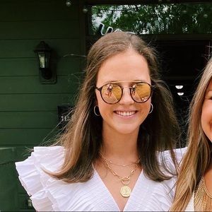 Meet your Posher, Elaine